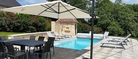 terrasse près de la piscine