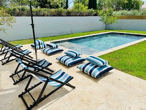 Piscine et terrasse