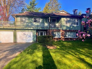 Welcome to Haney Hideaway! 🏡✨ Your cozy retreat in the heart of Maple Ridge, just minutes from Golden Ears. Relax, unwind, and make yourself at home! 🌲🚗