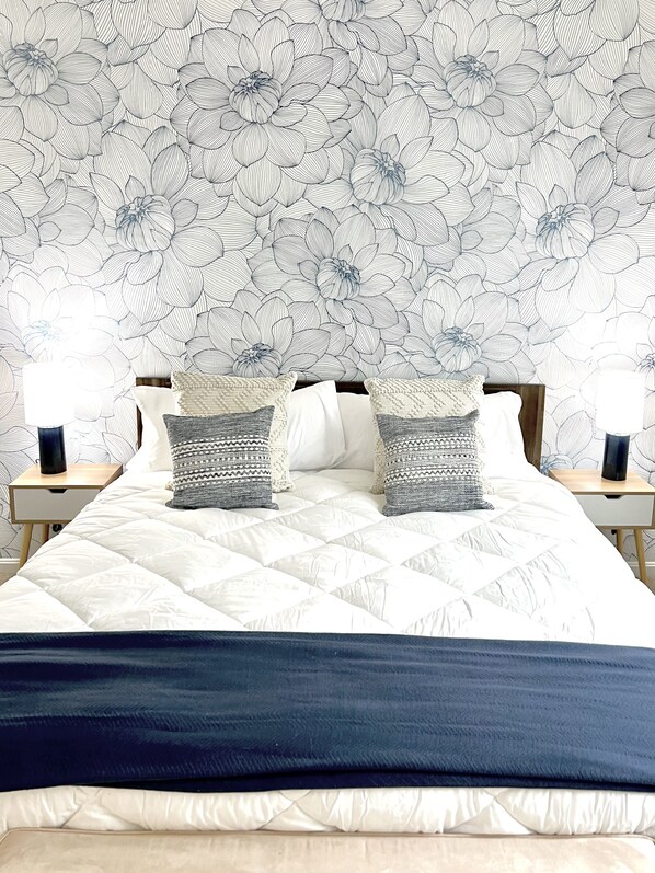 Master bedroom (King bed - memory foam mattress)