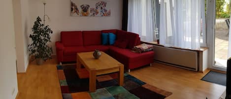 Ferienwohnung, 68 qm, 2 Schlafzimmer, Terrasse, max. 3 Personen-Wohnzimmer