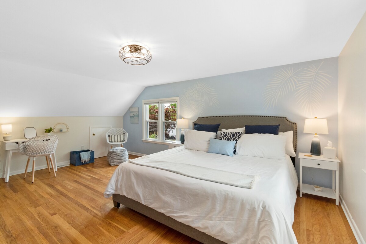 Renovated Blue Haven beach retreat just 5 minute walk to beach
