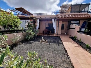 Patio,Facade/entrance,Garden,Garden view