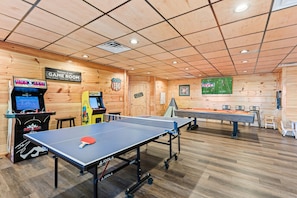Fun has no limits in this cabin’s game room, featuring classic arcade games, a pool table, ping pong, and a theater perfect for unforgettable evenings together.