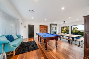 Pool table