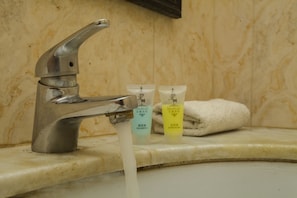 Bathroom amenities