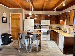 Kitchen/Dining Area