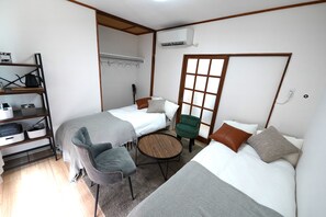 Living & Bed room
・Table
・Chair×2
・Bed(single)×2