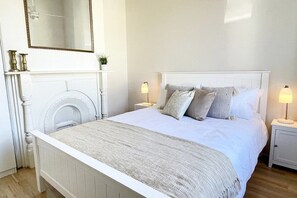Main bedroom with comfortable Queen sized bed