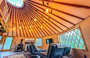 Wood-Burning Fireplace/Living Room