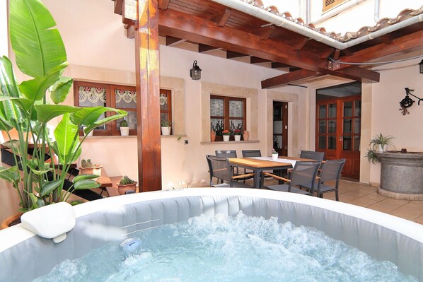 Villa, Pool, privacy, holidays.