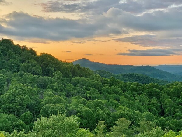 Deck Area--- Sunset Mountain View 