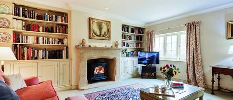 The Old Rectory Lodge, Chilfrome, near Dorchester: The attractive sitting room