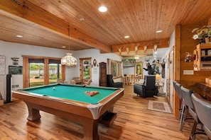 Pool table & games for all the fun!