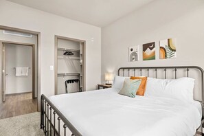 Luxurious Westgate CozySuites by stadium w/pool!