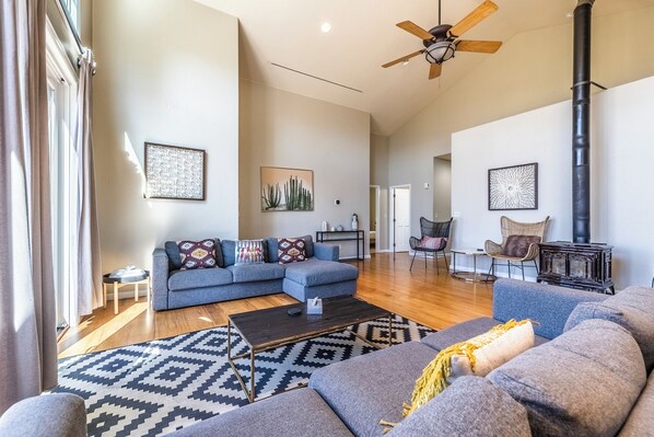 Living room - Beautiful and bright living room w/vaulted ceilings