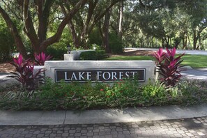Lake Forest Entrance