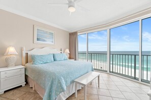 Wake up to stunning floor-to-ceiling views of this sparkling beach!
