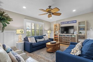 Livingroom with ceiling fans