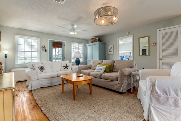 comfortable slipcovered sofas