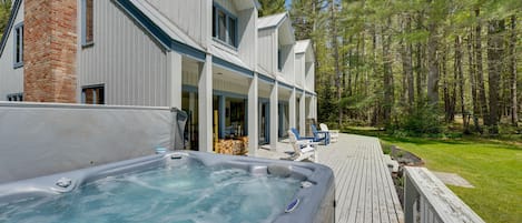 Mendon Vacation Rental | 3BR | 2.5BA | 3,500 Sq Ft | Stairs Required