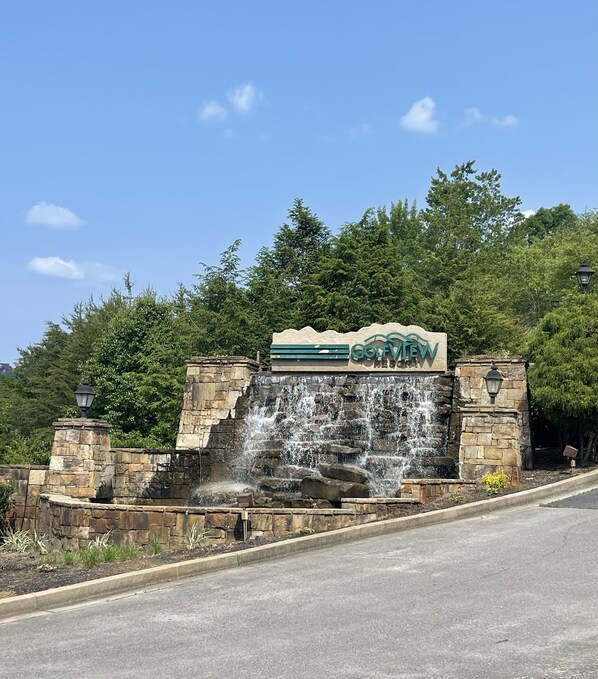 Entrance to GolfView.