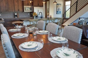 Dining for 8