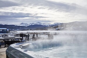 6-person hot tub on deck facing Winter Park Resort.
