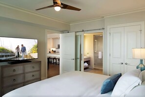 Unit with King bed. Exact unit will be assigned upon arrival. Views, colors, and decor may vary.