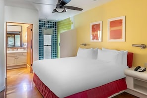 Unit with 1 King size bed. Exact unit will be assigned upon arrival. Views, colors and decor may vary.