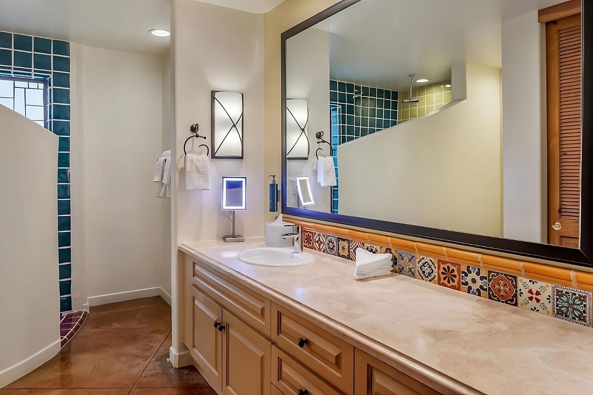 Comfort and Relaxation! Kitchenette, Outdoor Swimming Pool, Free Parking!