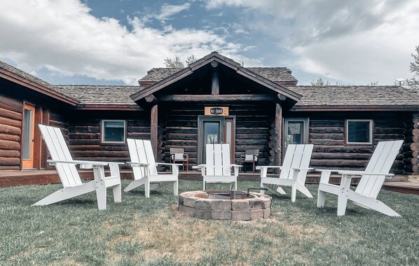 Courtyard with fire pit in the middle of the 3 main cabins