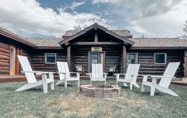 Courtyard with fire pit in the middle of the 3 main cabins