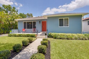 Home Exterior | Keyless Entry | ~6 Mi to Miami North Beach