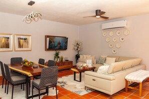Ceiling fan / AC / WIFI / TV streaming tv