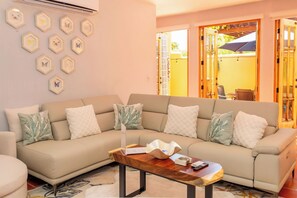 Ceiling fan / AC / WIFI / TV streaming tv