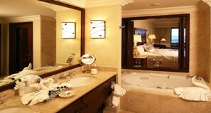 PBonito-SunsetB-Accom-SuperEx-Jacuzzi-563bd20847fc1-620x450-2050