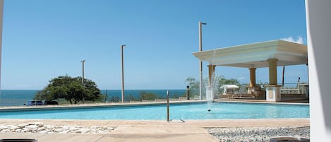 Pool + Ocean view - open 7 days 9am to 9pm