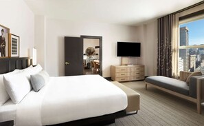 Unit with 1 King size bed. Exact unit will be assigned upon arrival. Views, colors and decor may vary.