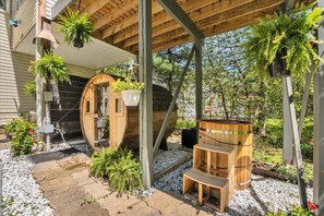 Backyard bliss awaits – enjoy the ultimate relaxation with a soothing sauna and invigorating cold plunge, all in one serene setting. 🌿🔥❄️