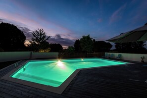 La piscine au crépuscule...