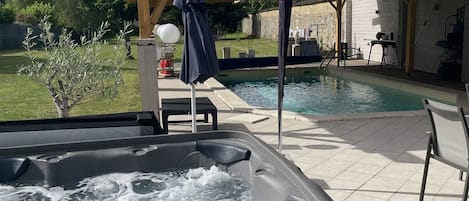 Bain à remous extérieur