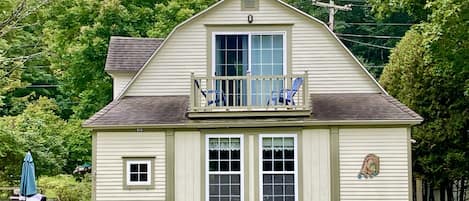 Upstairs terrace with lake view!