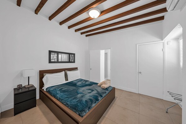 Bedroom with comfy bed and pillows