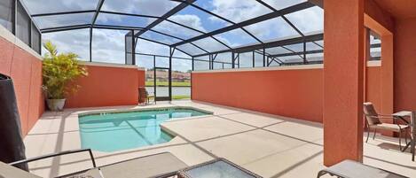 Patio with Private pool and Lake view