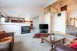 Spacious Living area with Fireplace