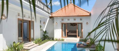 Welcome to Villa Rosa, your luxury 3 bedroom vacation home awaits you