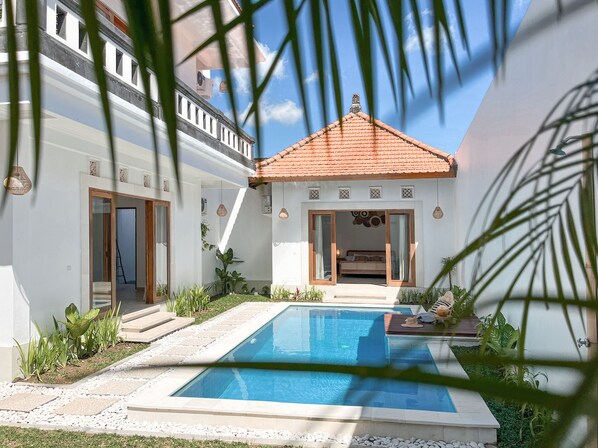 Welcome to Villa Rosa, your luxury 3 bedroom vacation home awaits you