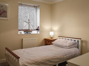 Double bedroom | Fayrewood House, Verwood