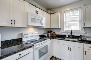 Full kitchen complete with oven, dishwasher, microwave 